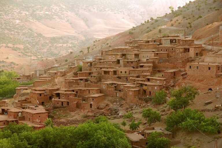 Villaggio berbero nelle montagne dell’Atlante in Marocco”