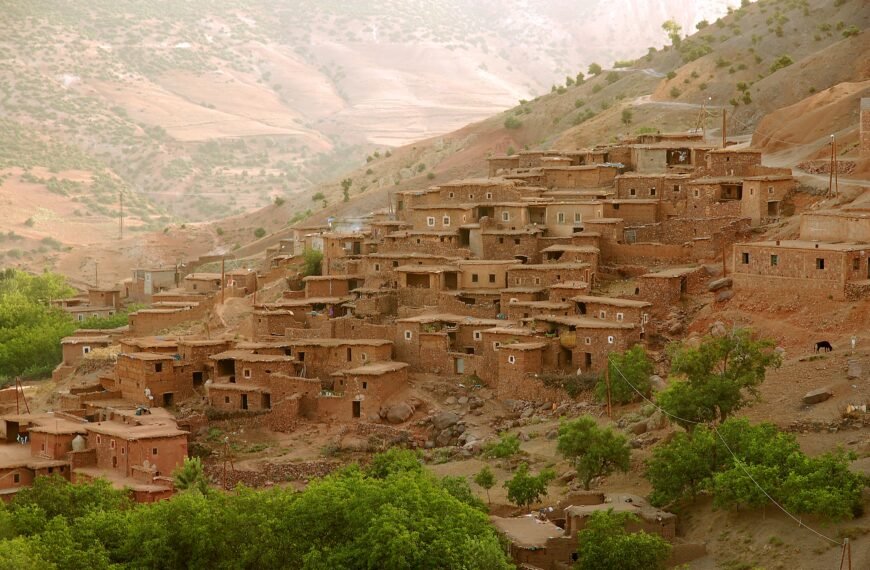 Villaggio berbero nelle montagne dell’Atlante in Marocco”